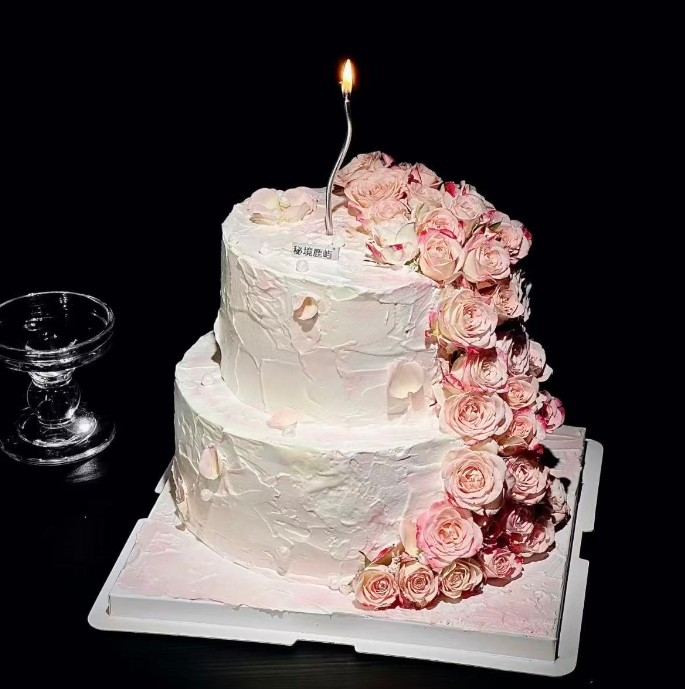 Pastel de cumpleaños de dos pisos