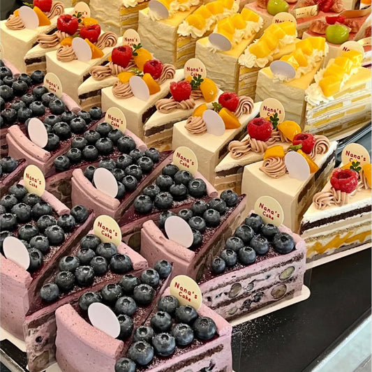 Corta el pastel en trozos.