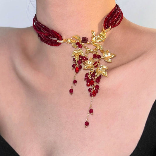 Cadena de clavícula medieval roja